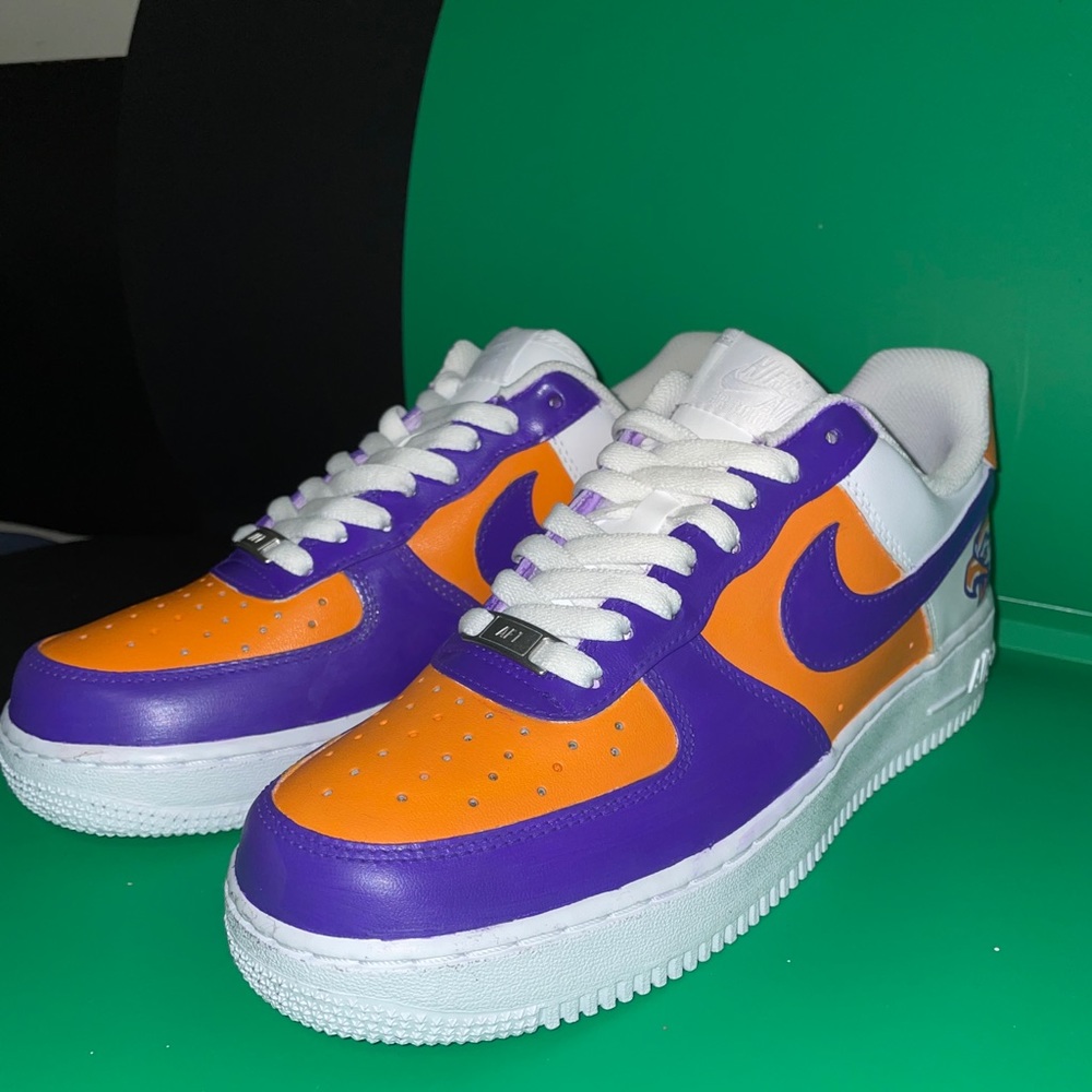 Custom women’s AF1 - Picture 2 of 3